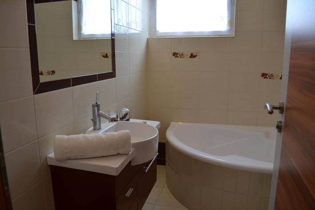 Serendipity Apartment Печ Екстериор снимка